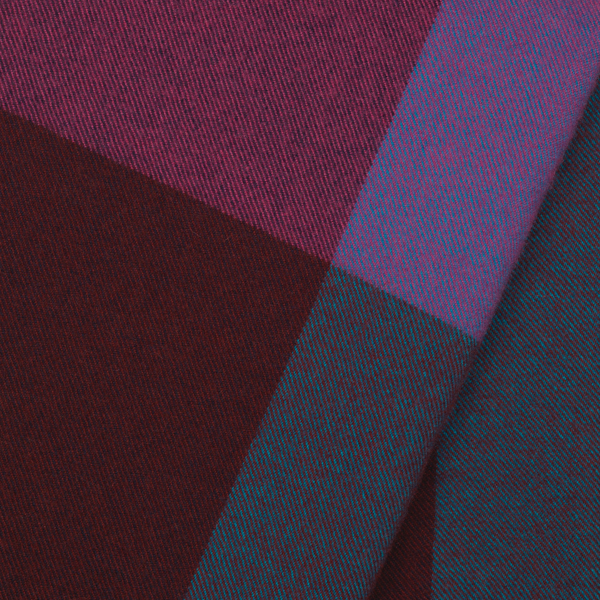 Vitra Colour Block Blanket von Hella Jongerius Wolldecke bordeaux - blau