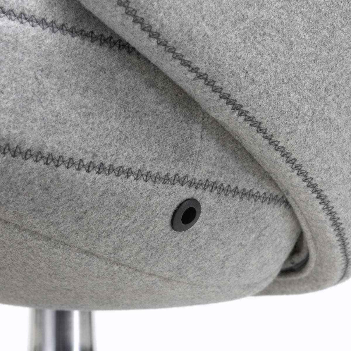 Vitra Grand Repos Loungesessel drehbar mit Panchina Ohrensessel & Bank