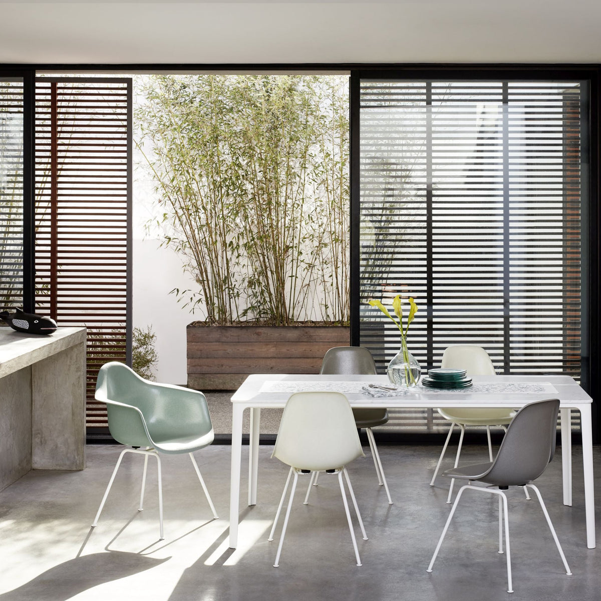Vitra Eames Fiberglass Side Chair 4 Gestellvarianten & Sitzpolster optional