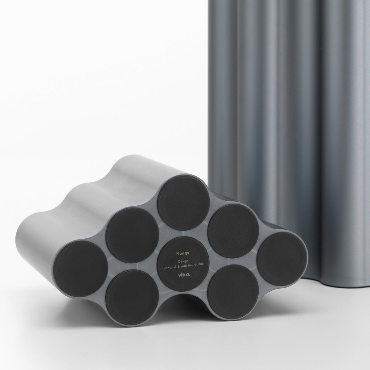 Vitra Nuage Vase métallique medium – Designvase mit skulpturalem Charakter