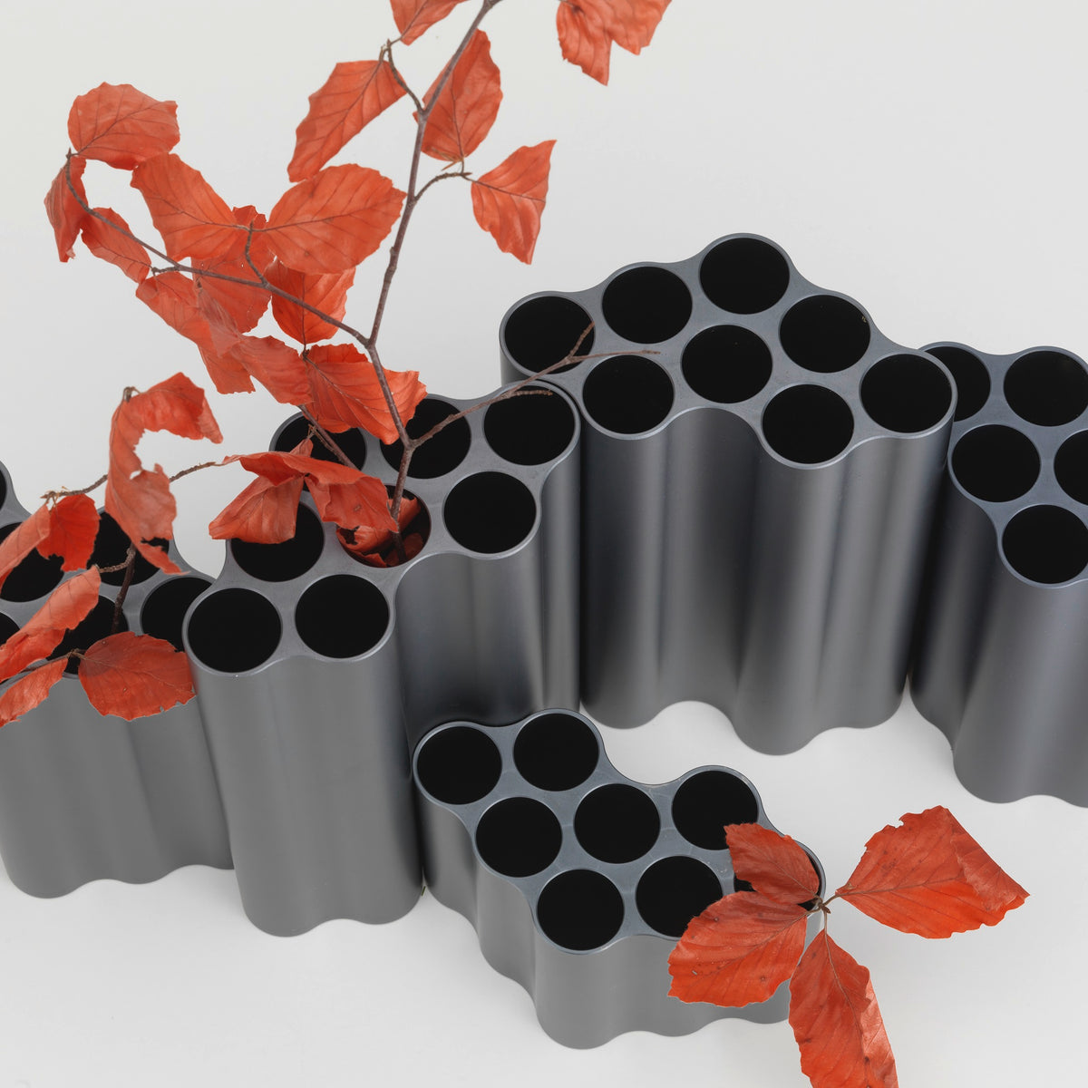 Vitra Nuage Vase métallique small – Designvase mit skulpturalem Charakter