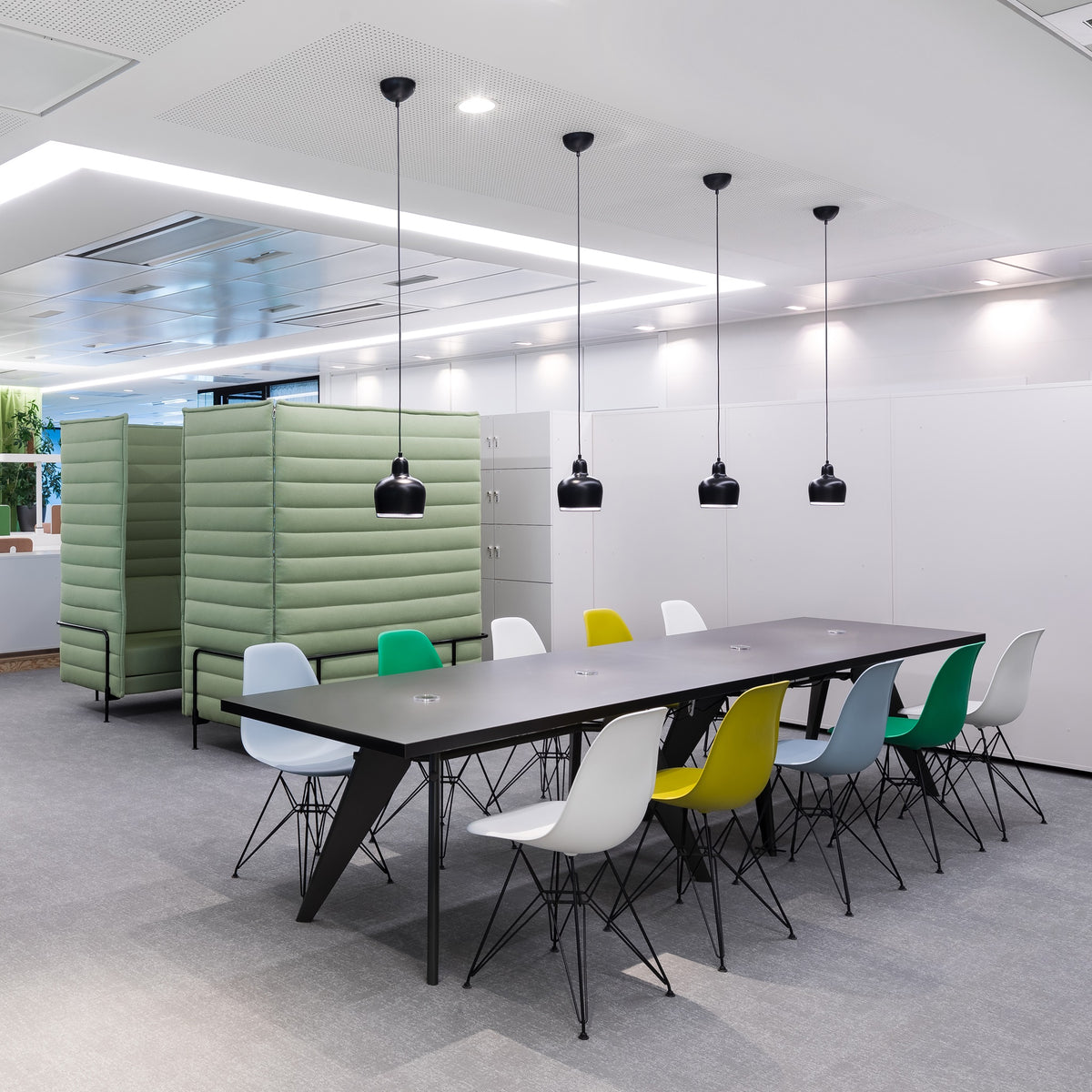 Vitra EM Table Besprechungstisch / Esstisch Holz und Metall