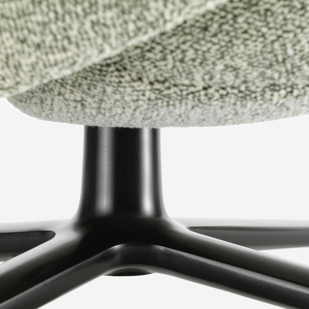 Vitra Grand Repos Loungesessel drehbar mit Panchina Ohrensessel & Bank
