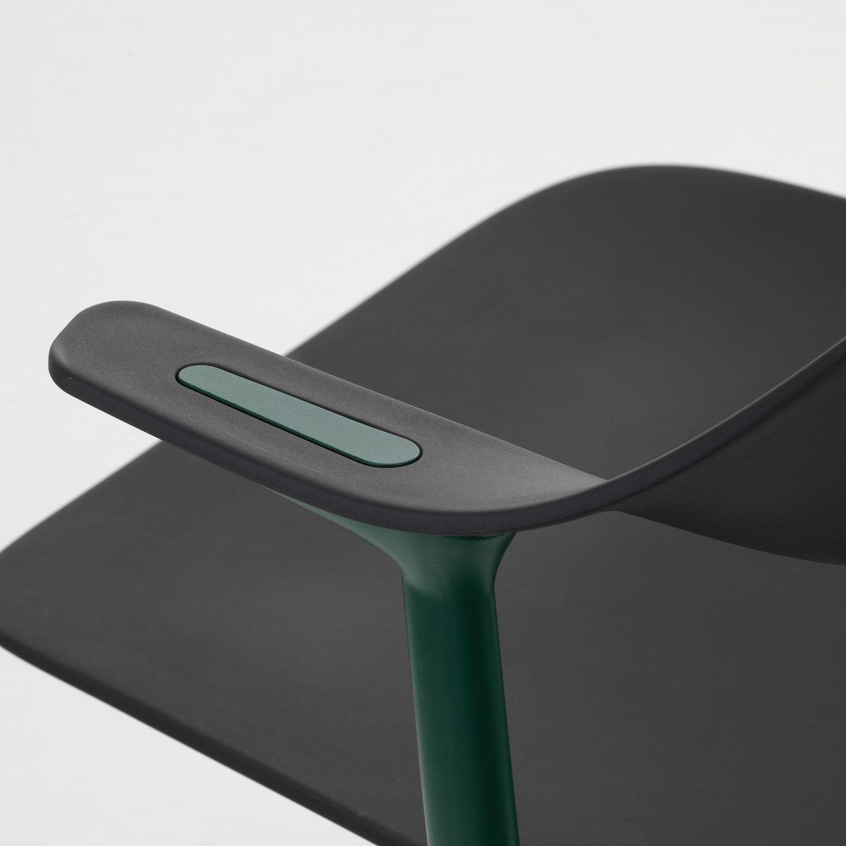 Vitra Mynt High Counterstuhl Sitz & Rücken Recycling-Kunststoff