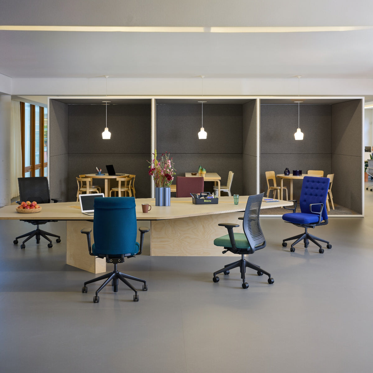 Vitra ID Air Bürostuhl gelochter patentierter Kunststoffrücken Sitzbezug Laser RE