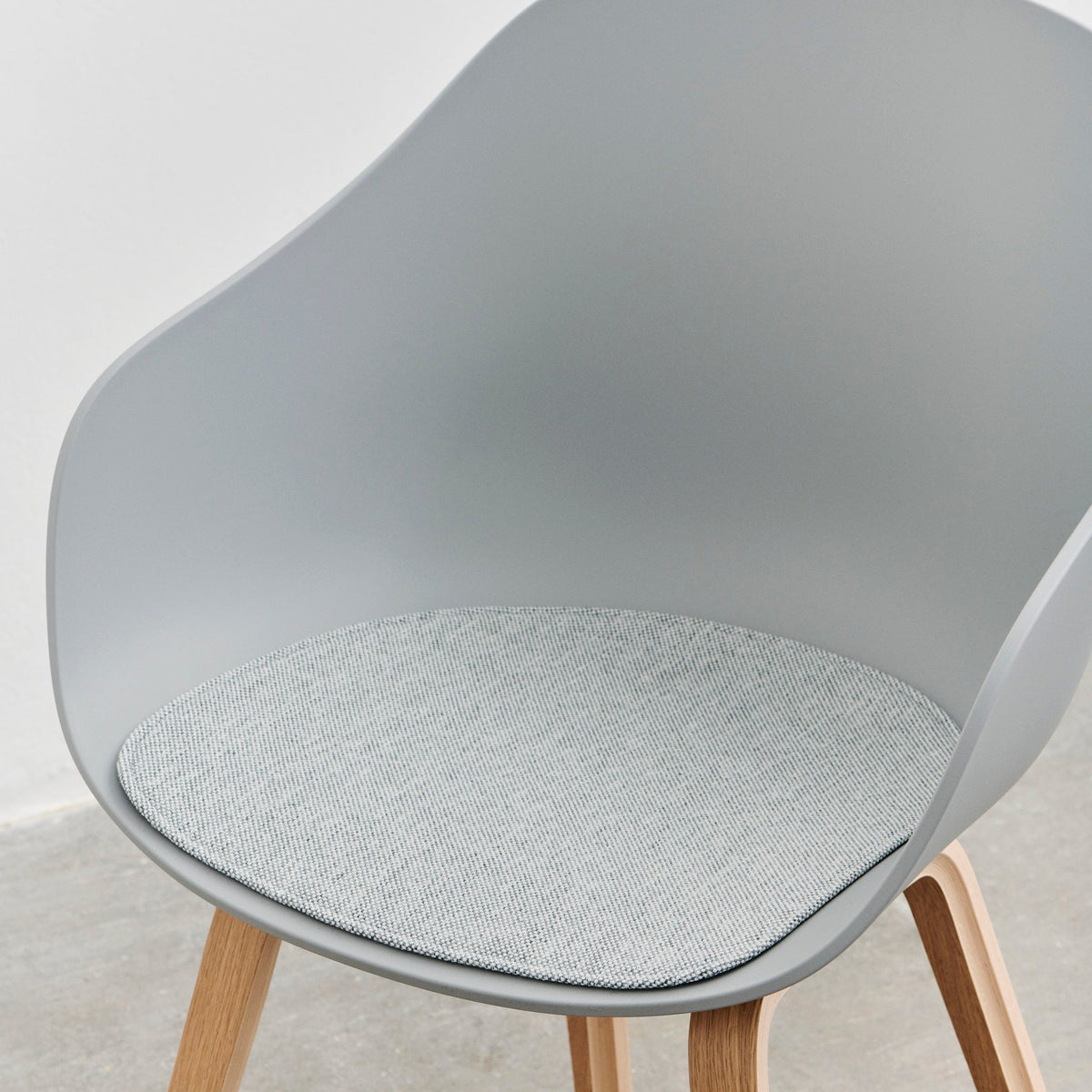 HAY About A Chair AAC 212 Armlehnstuhl Kunststoff Holzgestell 4-Fuß rund