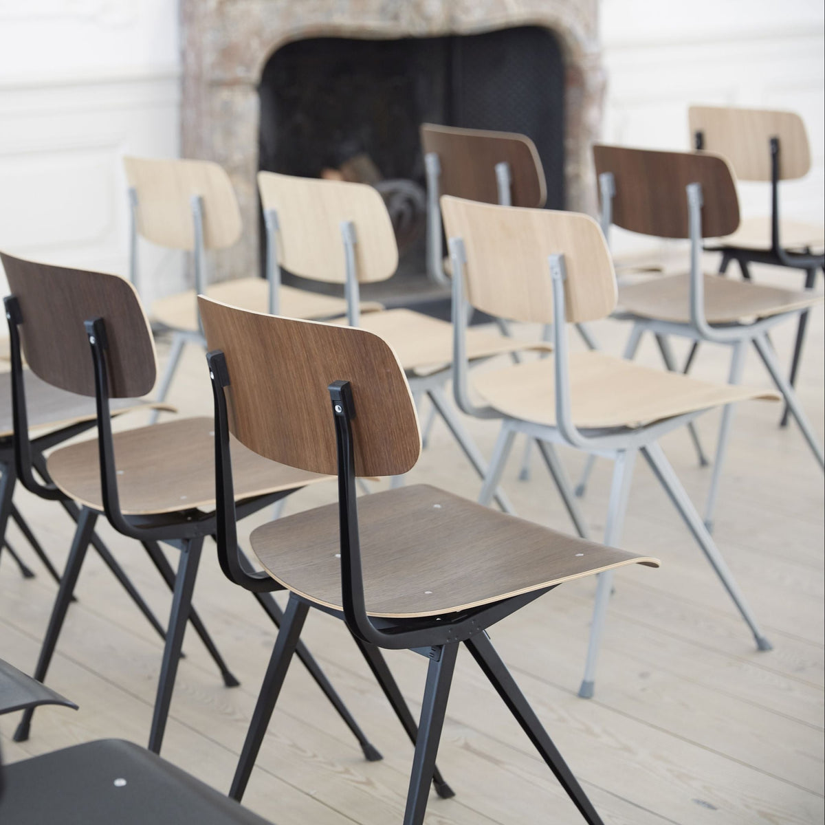 Hay Result Chair 4-Fuß-Stuhl Sitz & Rücken Sperrholz Eiche Stahlgestell