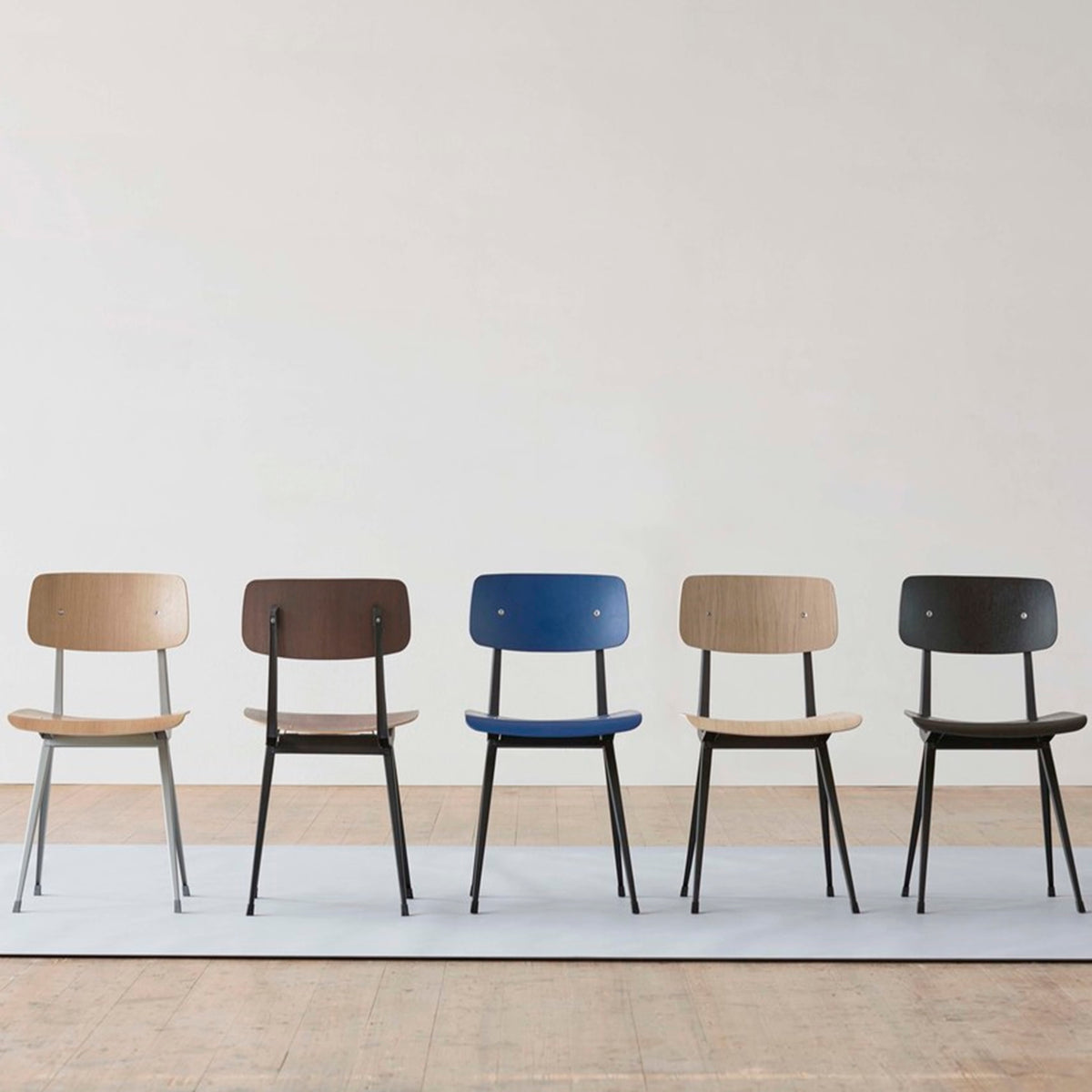 Hay Result Chair 4-Fuß-Stuhl Sitz & Rücken Sperrholz Eiche Stahlgestell