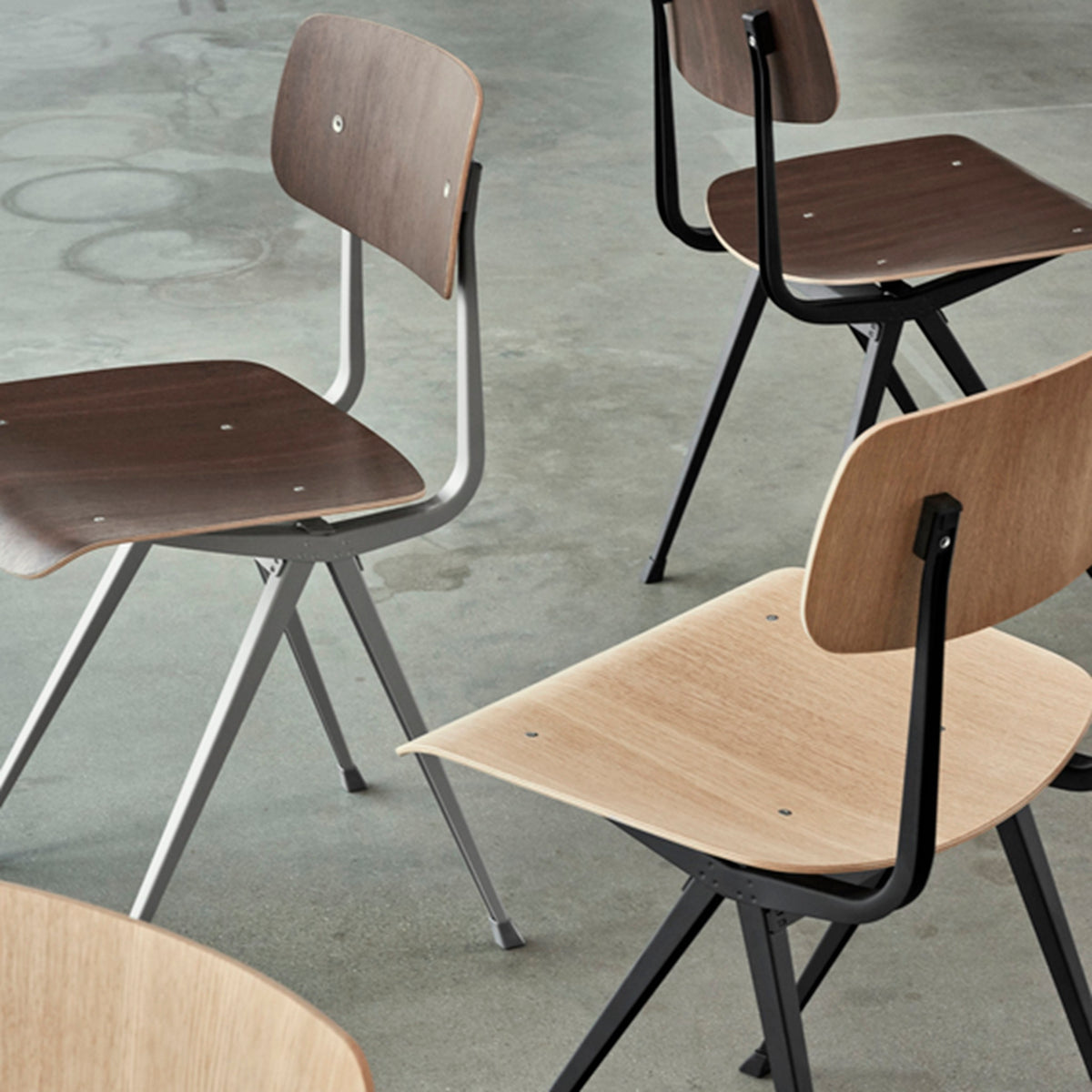 Hay Result Chair 4-Fuß-Stuhl Sitz & Rücken Sperrholz Eiche Stahlgestell
