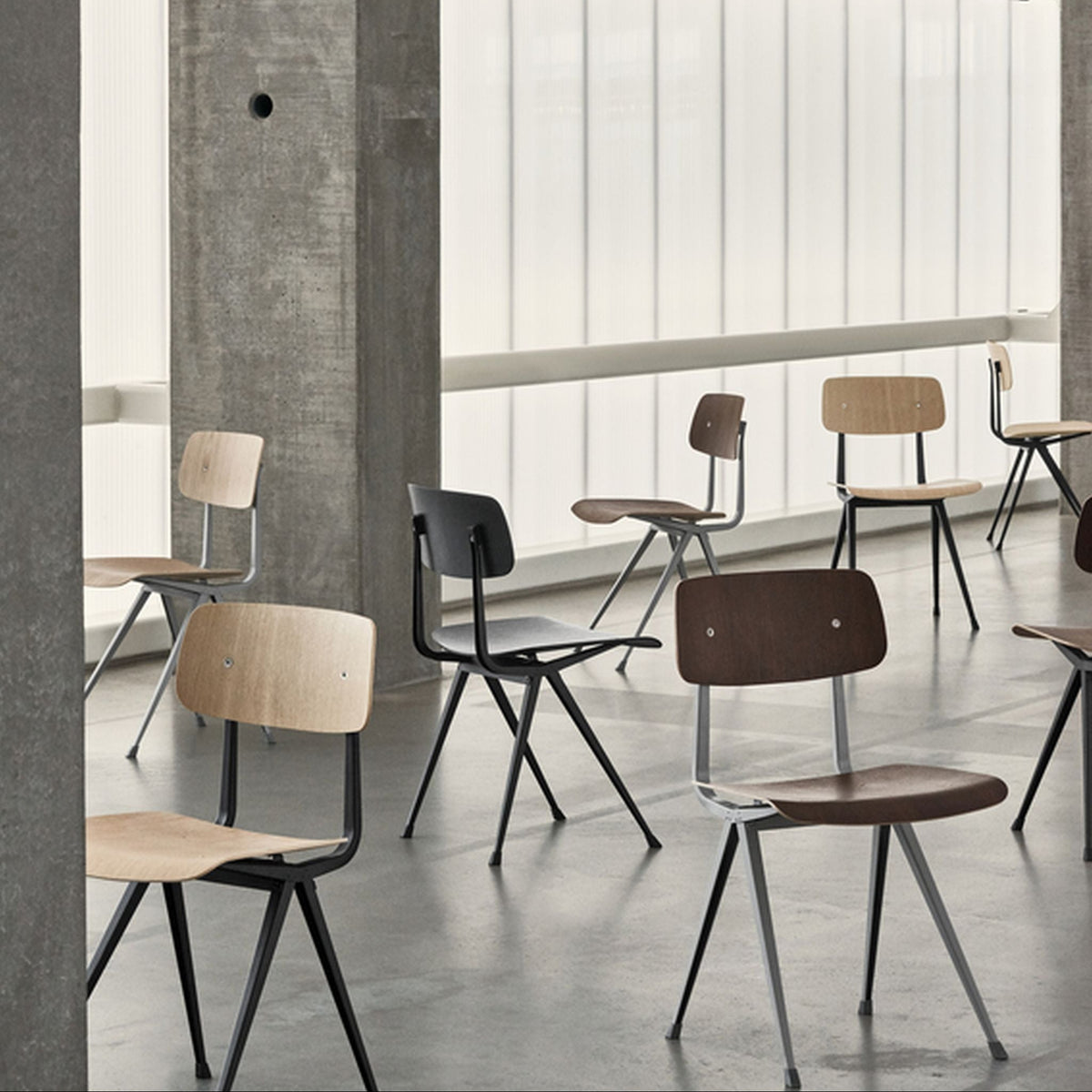 Hay Result Chair 4-Fuß-Stuhl Sitz & Rücken Sperrholz Eiche Stahlgestell