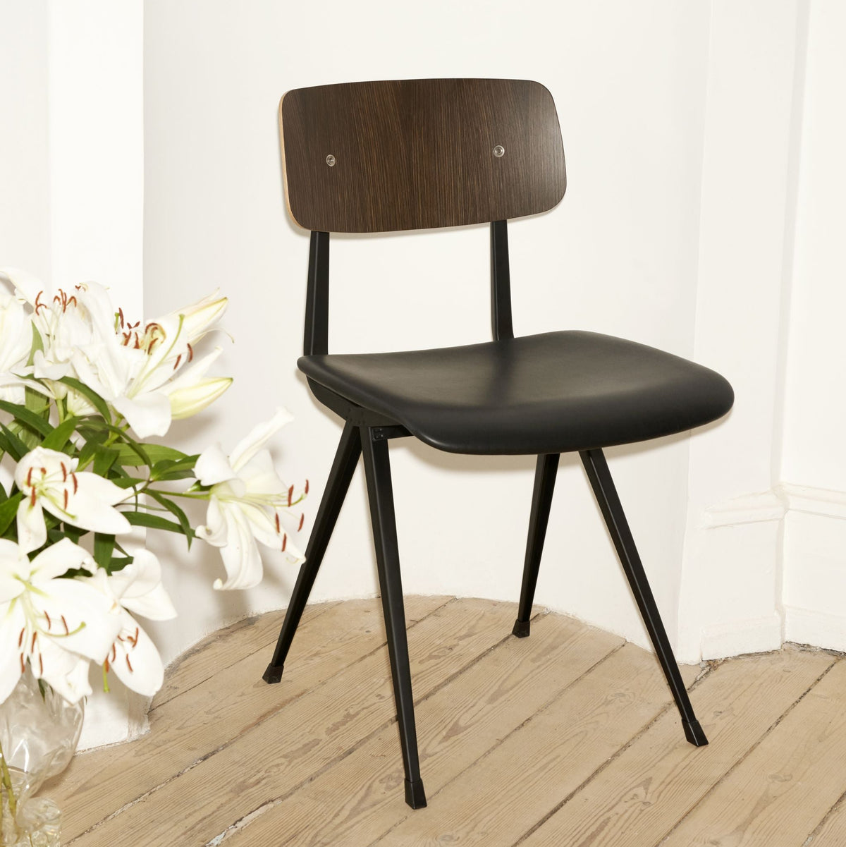 Hay Result Chair 4-Fuß-Stuhl Sitz & Rücken Sperrholz Eiche Stahlgestell