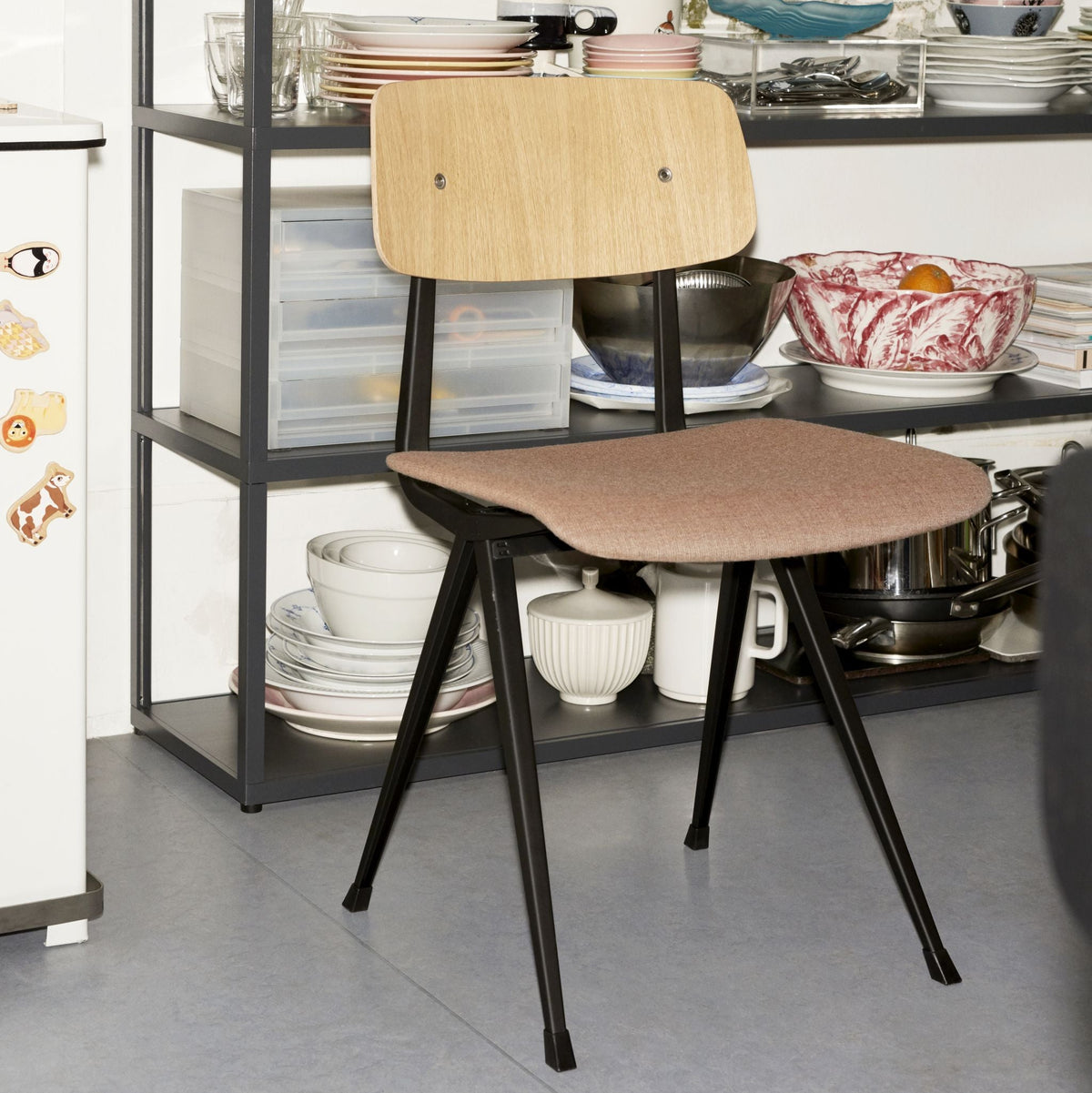 Hay Result Chair 4-Fuß-Stuhl Sitz & Rücken Sperrholz Eiche Stahlgestell