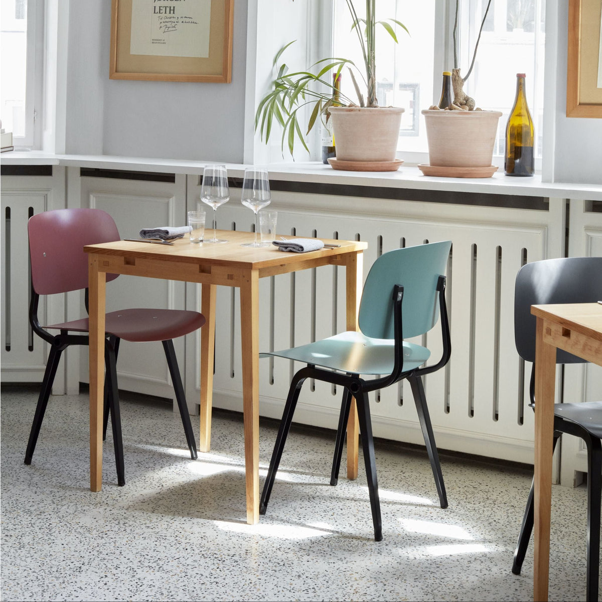 Hay Revolt Chair 4-Fuß-Stuhl Sitz & Rücken ABS-Kunststoff Stahlgestell