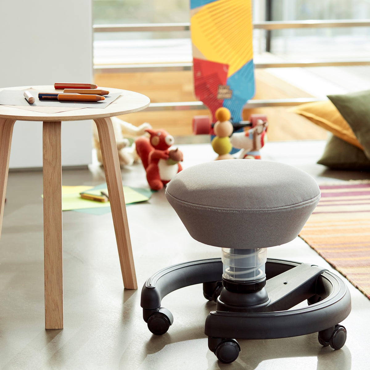 Aeris Swoppster Kinderstuhl 3D Hocker rosa Gestell weiß