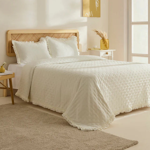 Fiona Bedspread Set Ecru 230x240 cm + 2 Pieces (50x70 cm)