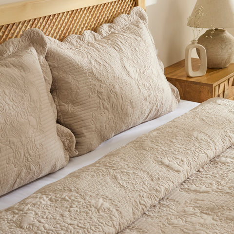 Camille bedsprei set beige 230x240 cm + 2 (50x70 cm)