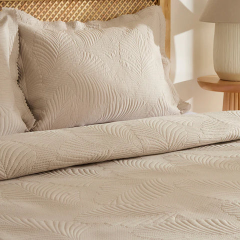 Leaf Beddensprei Set Beige 230x240 cm + 2 (50x70 cm)
