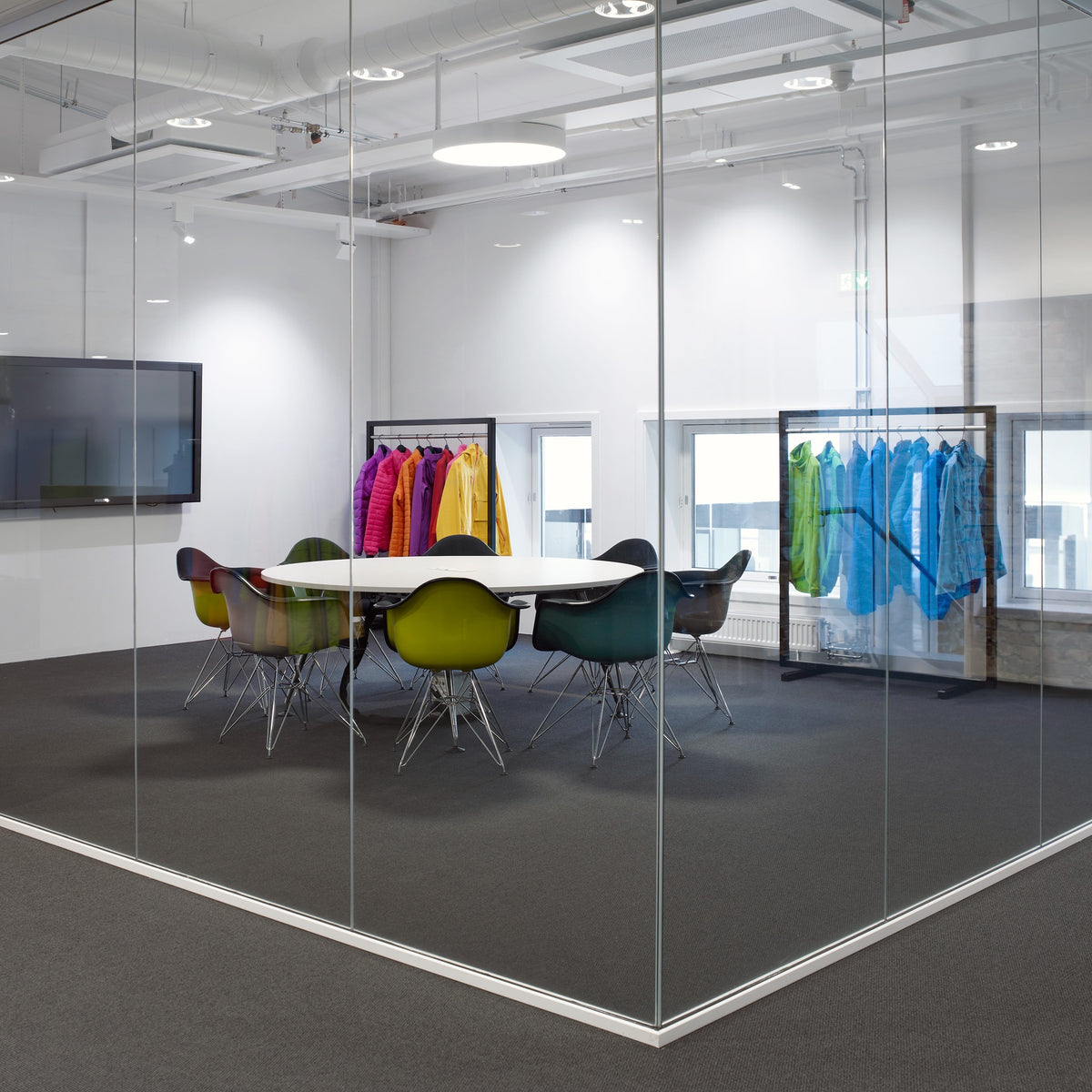 Vitra Eames Plastic Armchair DAR RE Kunststoff-Stuhl mit Armlehnen
