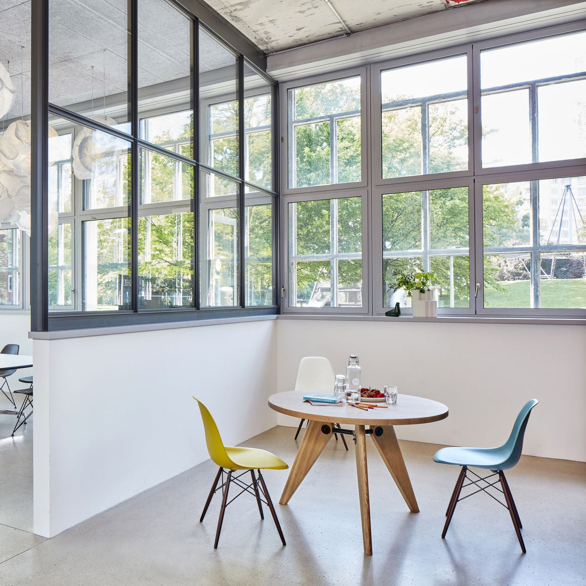 Vitra Guéridon Table runder Besprechungstisch / Esstisch Holz