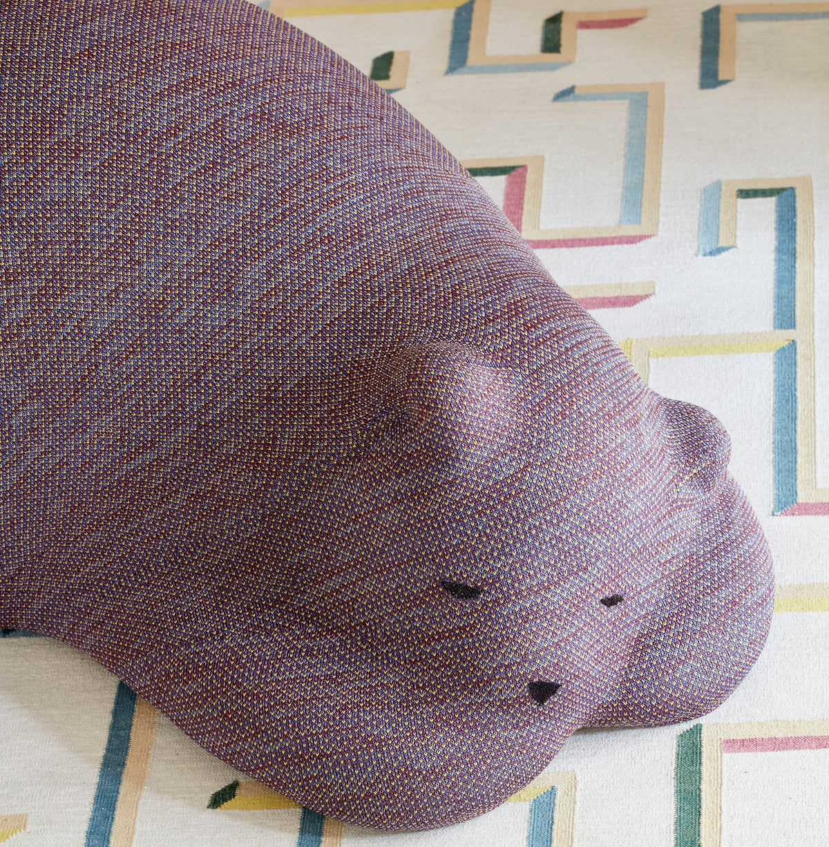 Vitra Resting Bear Hocker Dekoobjekt mauve
