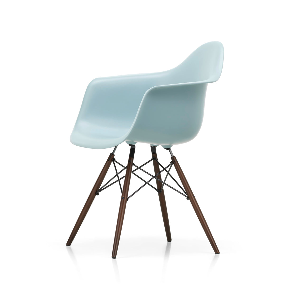 Vitra Eames Plastic Armchair DAW RE Ahorn dunkel Kunststoff recycelt