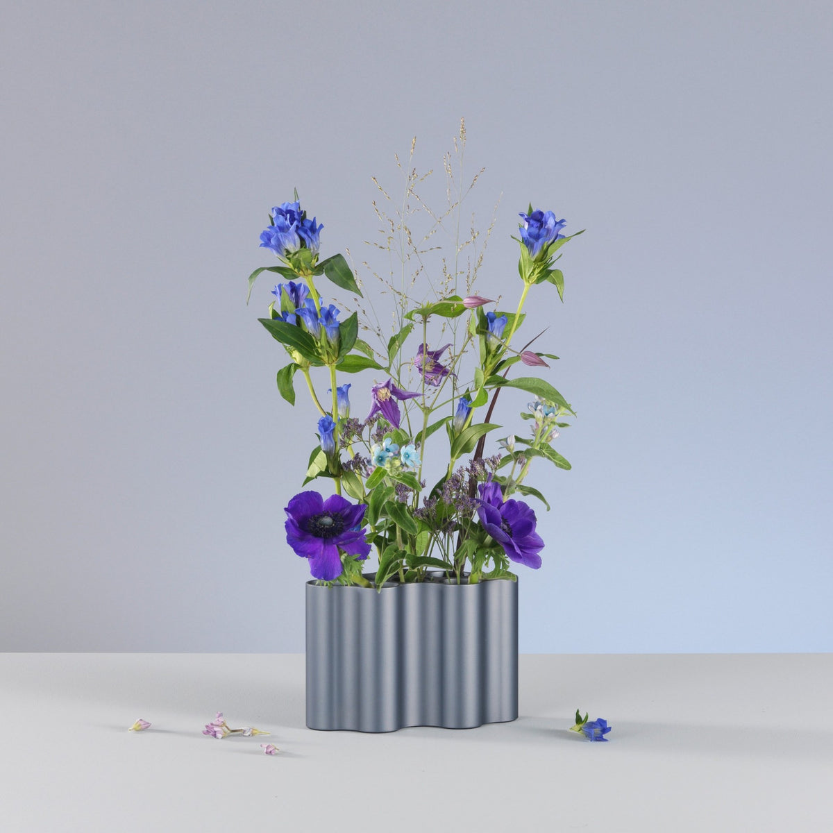 Vitra Nuage Vase métallique small – Designvase mit skulpturalem Charakter