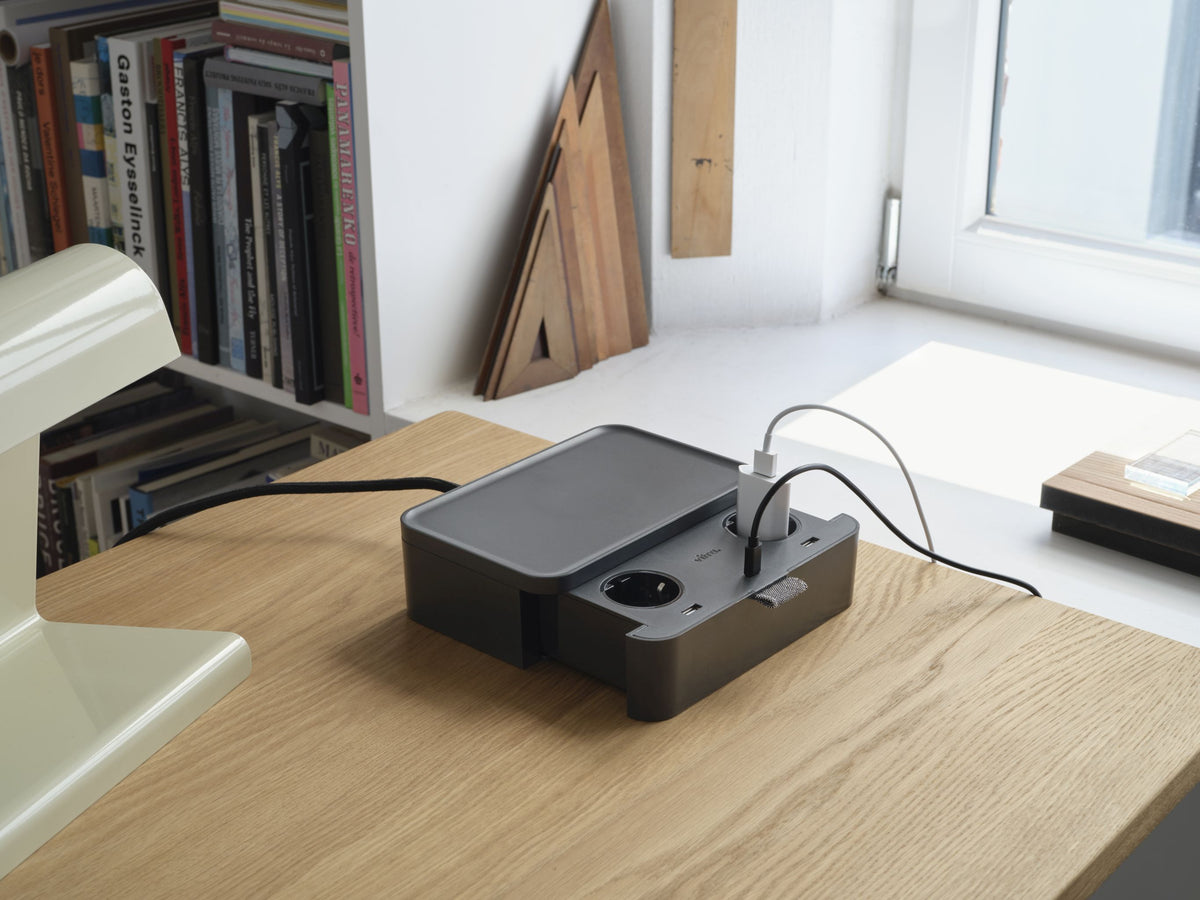 Vitra Ampi – Wireless-Charger Ladegerät und Kabelmanagement