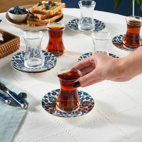 Karaca Edirne 12-delige Bone China Turkse theeset voor 6 personen, 130 ml, Meerkleurig