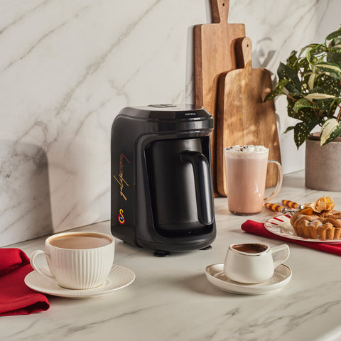 Karaca x Galatasaray Gelicentieerde Hatır Hüps Turkse Koffiemachine met Melkfunctie en Clublied