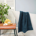 Karaca Home Daily Soft donkerblauwe handdoek van 100% katoen 50x90 cm