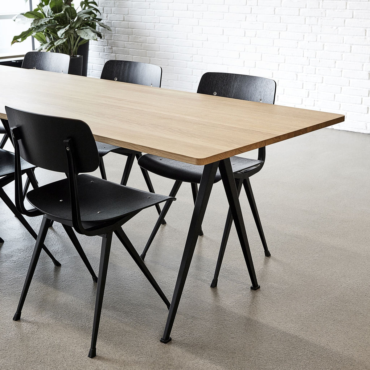 Hay Result Chair 4-Fuß-Stuhl Sitz & Rücken Sperrholz Eiche Stahlgestell