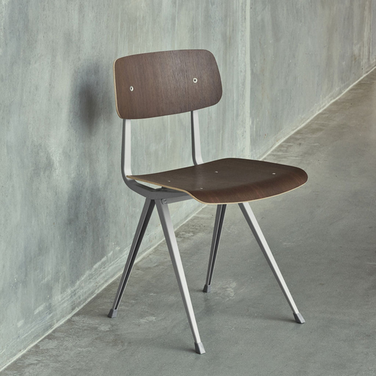 Hay Result Chair 4-Fuß-Stuhl Sitz & Rücken Sperrholz Eiche Stahlgestell