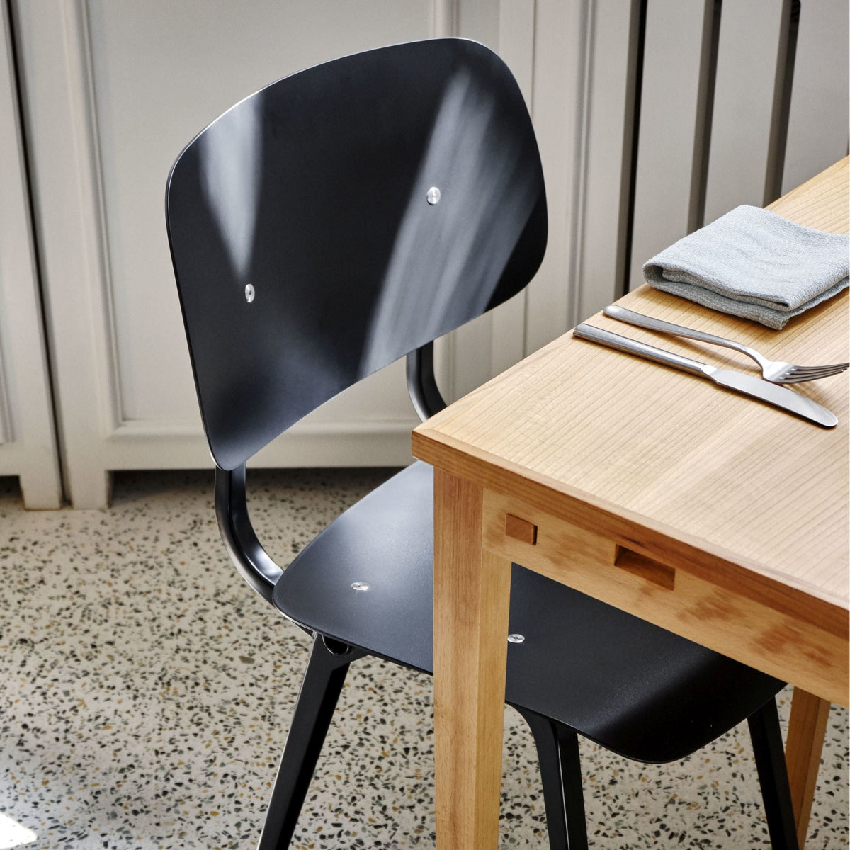 Hay Revolt Chair 4-Fuß-Stuhl Sitz & Rücken ABS-Kunststoff Stahlgestell