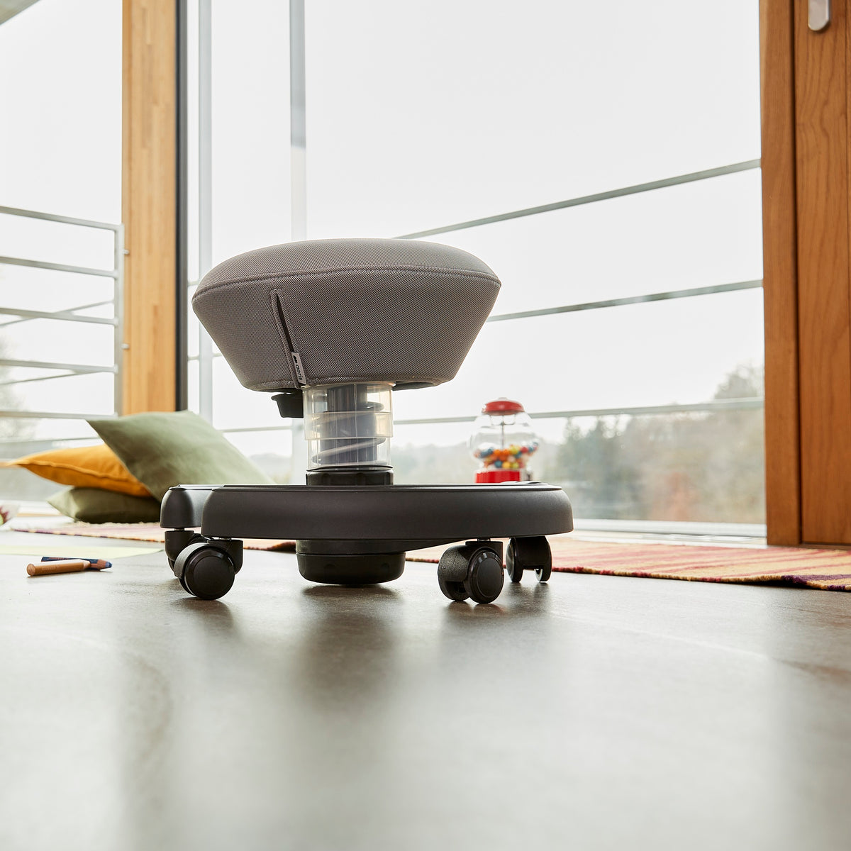 Aeris Swoppster Kinderstuhl 3D Hocker grau Gestell weiß
