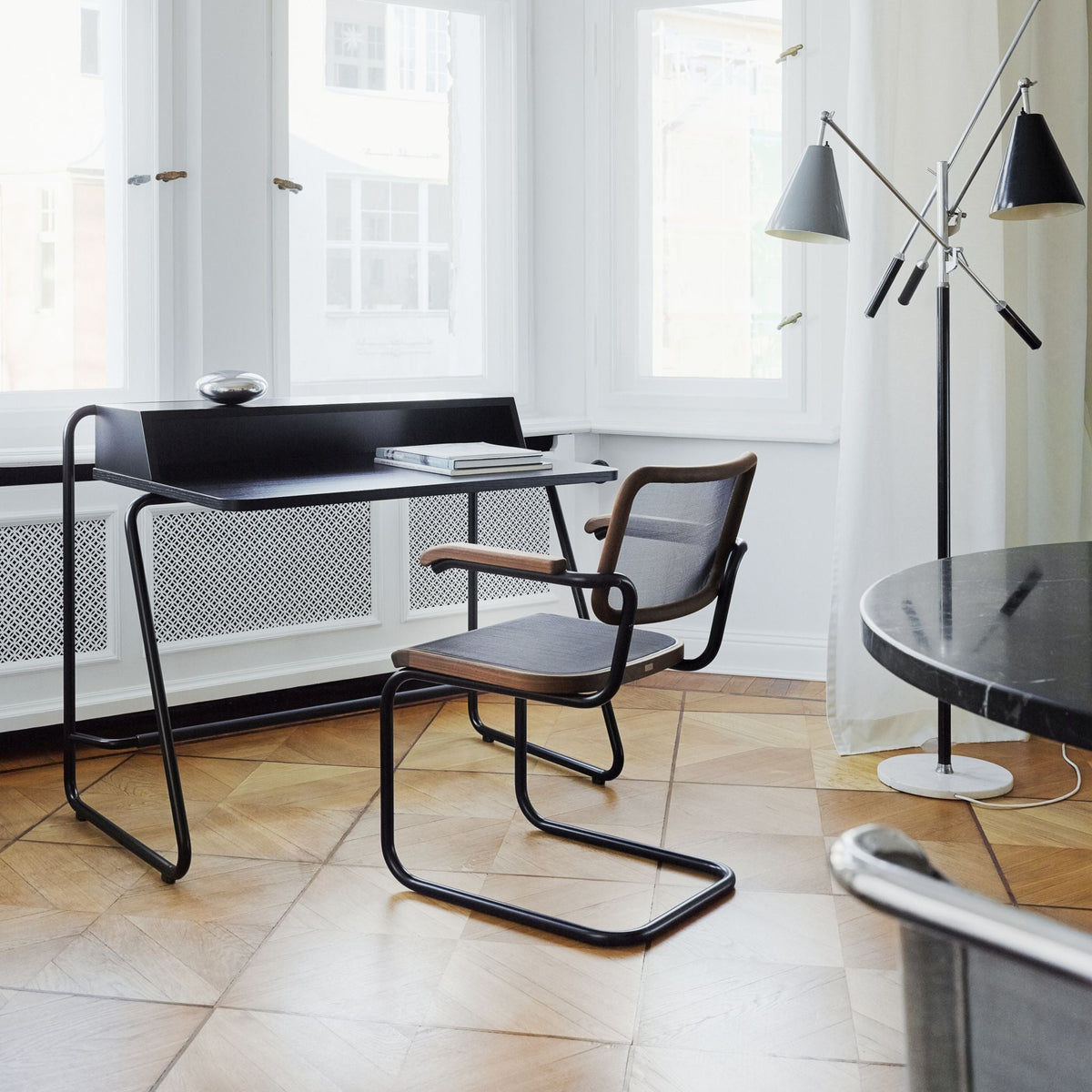Thonet S 64 N Freischwinger Stuhl mit Armlehnen Sitz & Rücken Netz